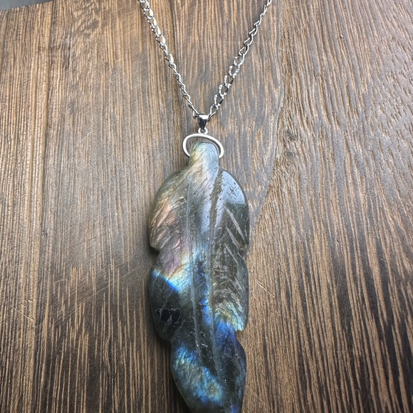 Long Rainbow Flash Labradorite Leaf Pendant Necklace on Stainless Steel Chain - Picture 3 of 13